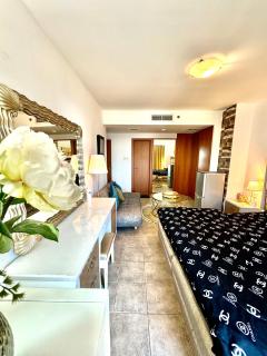 Travelers backpackers - Dubai - 2