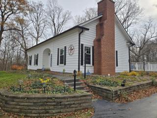 Large private retreat near Summit Lake - New Castle - 6