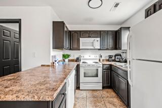 The Monarch - Hot Tub, Arcade, Dog-Friendly & Near Dollywood - Sevierville - 4