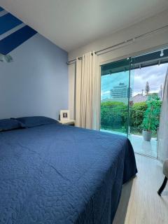 Quarto com TV, AR e sacada com experiência Homestay - Florianópolis - 0