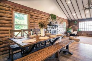 Luxury Getaway Cabin, Hot Tub, Sauna and More! - Cobleskill - 6