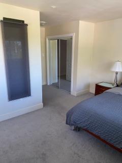 Spacious bedroom with separate bathroom - Richmond - 5