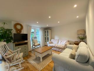 Candlewick Cottage - - 9