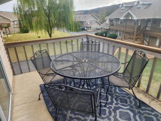 2BR Cozy Condo - Centrally Located - Stairs Required - FREE TICKETS INCLUDED - FC1-5 - 7