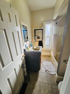Nice large room in Federal Hill with shared bath and kitchen ac - Providence - 3