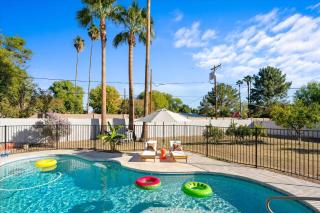 3 Br Paradise Pool Hot Tub Fire Pit Ping Pong - Phoenix - 0