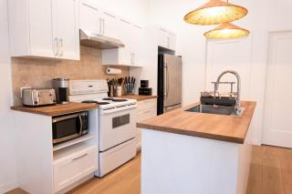 #1 - Luxurious 2Bds - Self Check in - Plateau - St-Denis - AC - TV - 8