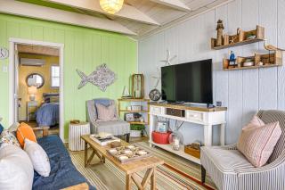 Beachfront Cottage with Boardwalk in Freeport - Surfside Beach - 6