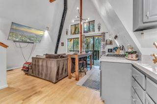 White Fir Chalet Dog Friendly Cabin in the Woods - 5