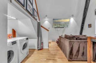 White Fir Chalet Dog Friendly Cabin in the Woods - 2