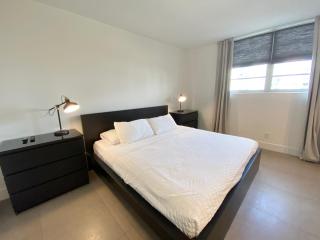 Luxurious and Centrally-located 1BR Condo by the beach! - Sunny Isles Beach - 6