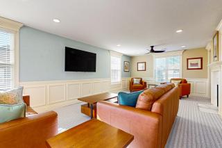 Three Bedroom - Victory Residence - Holyoke - 9