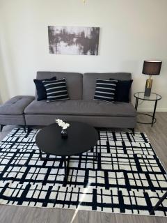 1508- Heart of Waikiki with Kitchen-Free Parking-King Bed-Corner Unit - Honolulu - 9