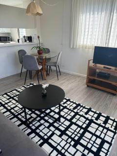 1508- Heart of Waikiki with Kitchen-Free Parking-King Bed-Corner Unit - Honolulu - 7