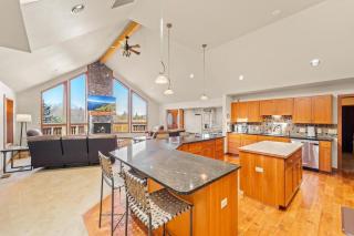 Lodge-Style Retreat 10 Acres King Beds - Sedro-Woolley - 9