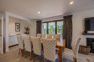 Mountain & Lake Views in Central Wanaka Home - Wanaka - 5