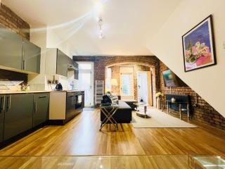 2 Bed Garden Flat- Highgate - London - 0