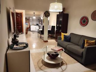 Oheneba Tema - Luxury Hot -Tub Retreat with Wi-Fi - 3