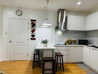2 bedroom unit with 2 balcony Poblacion makati city - Manila - 0