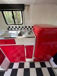 Alice & Elvis, Crescent Head, Retro Caravans with Deck, Bathroom & Outdoor Bath in a Bush Setting near the Beach - Crescent Head - 4