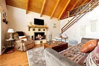 Cute A Frame Cabin Mountain Views Full Kitchen BBQ - Lake Arrowhead - 8