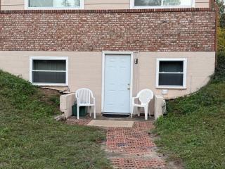 2 Bedrooms Basement Apartment - Tallahassee - 0