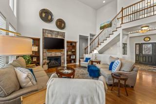 North Gate Getaway - Pet Friendly - Game Room - 0