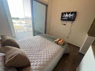 Apartamento a la par del aeropuerto con gran balcón 1 habitación! - 8