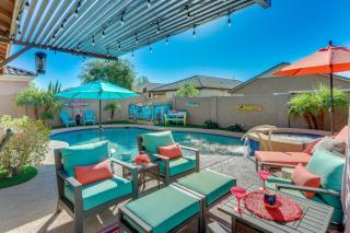 Mesa Oasis with Heated Pool, Hot Tub, and Grill! - Leisure World - 0