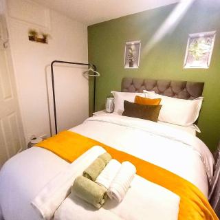Golden Plush Suites - Beautiful luxury 3 bed house in Leicester - 6
