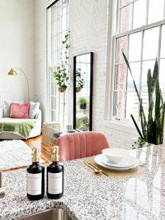 2br 2br Le Chateau 505 Lux penthouse in a Historic Building - Utica - 7