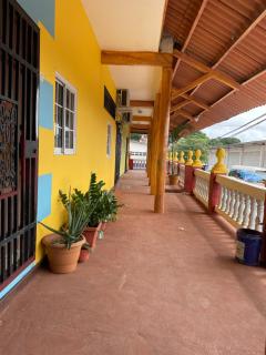Hostal habitación habitaciones full equipadas a solo 10 minutos del aeropuerto Panamá pasifico a 20 minutos de la ciudad centros comerciales y lugares turísticos playa a 5 minutos - 4