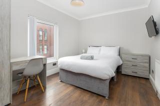 Room 4 at Jubilee House - Free Parking, Self Check-In, Fast WiFi and Smart TV by Yoko Property - Liverpool - 0