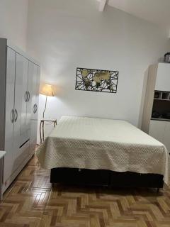 Flat Studio em Área central com ar condicionado e Garagem - 0