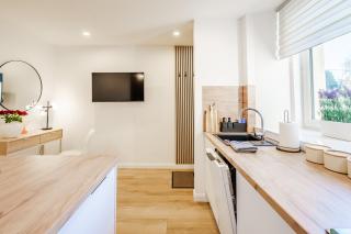 Luxurious One Bedroom Apartment - Perth - 1