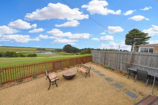 Surrey River Hideaway - Narrawong - 9