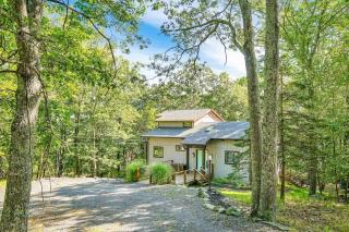 Spacious Design Lodge In Woods - Bushkill-Poconos - 0