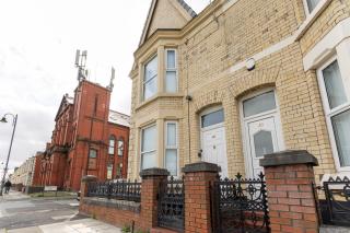Room 3 at Jubilee House - Free Parking, Self Check-In, Fast WiFi and Smart TV by Yoko Property - Liverpool - 8