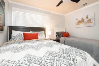 Chic Getaway Cozy Comfortable and Convenient with Two Bedrooms - 2