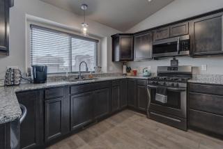 Executive Golf Club Red Rocks Home, Locally Owned! - Rapid City - 3