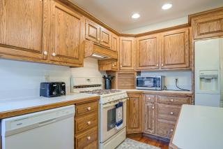 4 Mi to the Amish Village Spacious Home with Deck! - 4