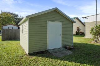 Lake Accessible Family Home On Canal - 7