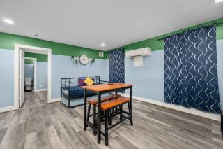 Relaxing 1BR King Bed Apt with Free Park - 8