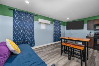 Relaxing 1BR King Bed Apt with Free Park - 2