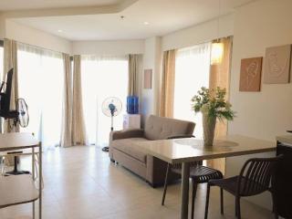 One-Bedroom Tambuli Mactan Corner Unit with Balcony - Lapu Lapu City - 2