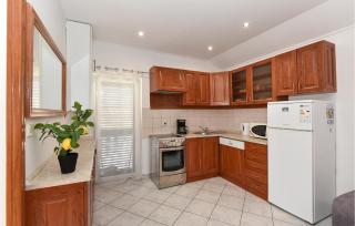 2 Bedroom Awesome Apartment In Privlaka - 4