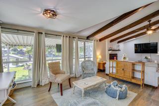 Waterfront Retreat with Hot Tub in Gun Barrel City! - Gun Barrel City - 6