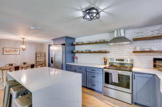 Waterfront Retreat with Hot Tub in Gun Barrel City! - 1