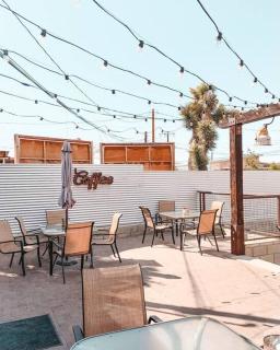 15 min to JT Park Hot Tub Cute Design Full Kitchen - Yucca Valley - 8