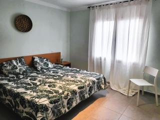 Apartamento en Roses, 2ª línea de playa, con terraza, WIFI y parking comunitario - ES-258-31 - 1
